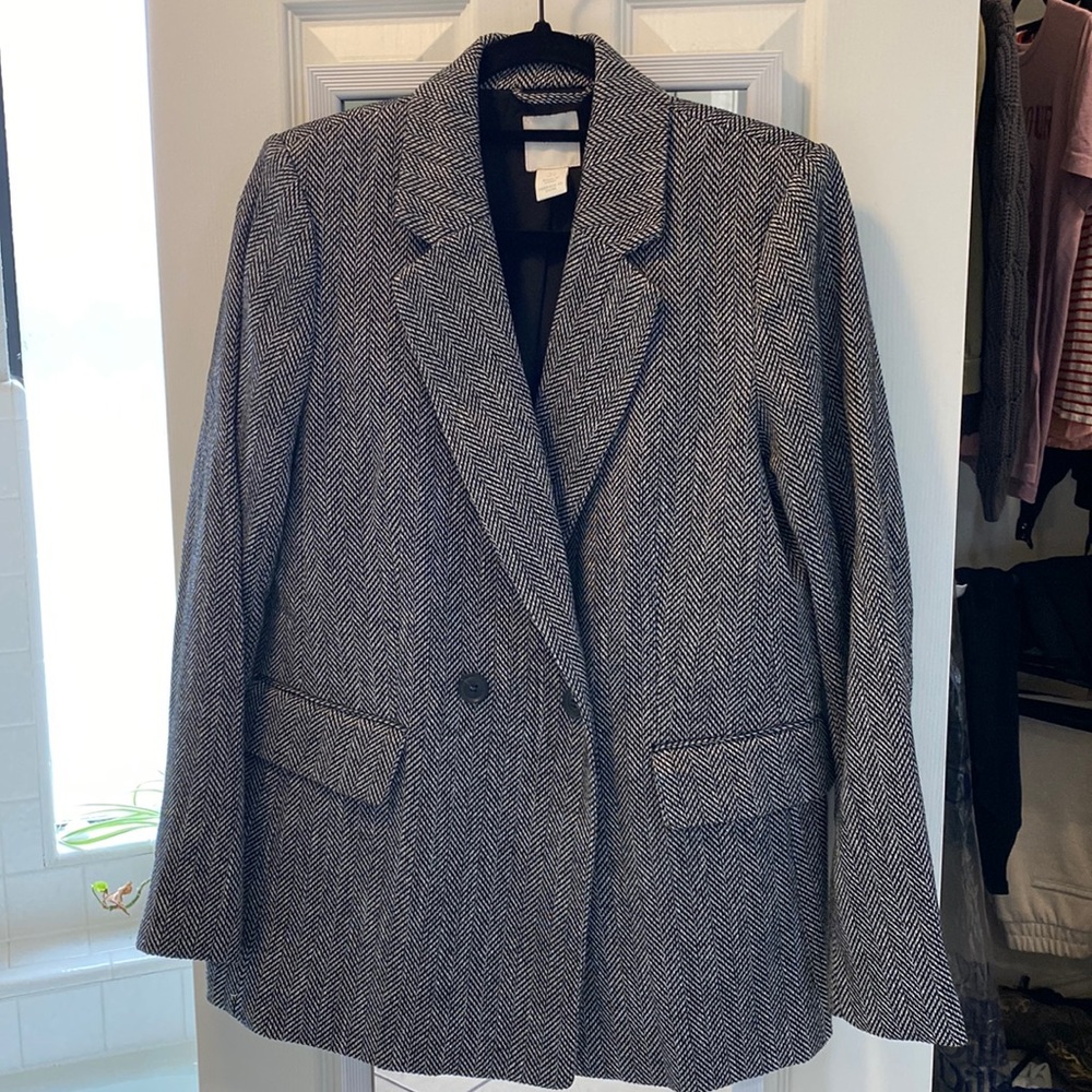 HM Blazer - Size 6 - pattern is black and white